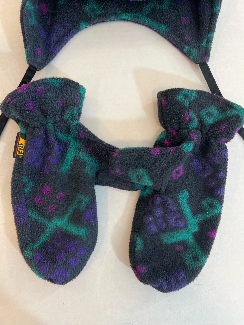 Vintage REI beanie and mittens